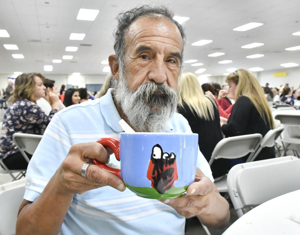 Hundreds line up for soup, bread during Santa Maria Empty Bowls