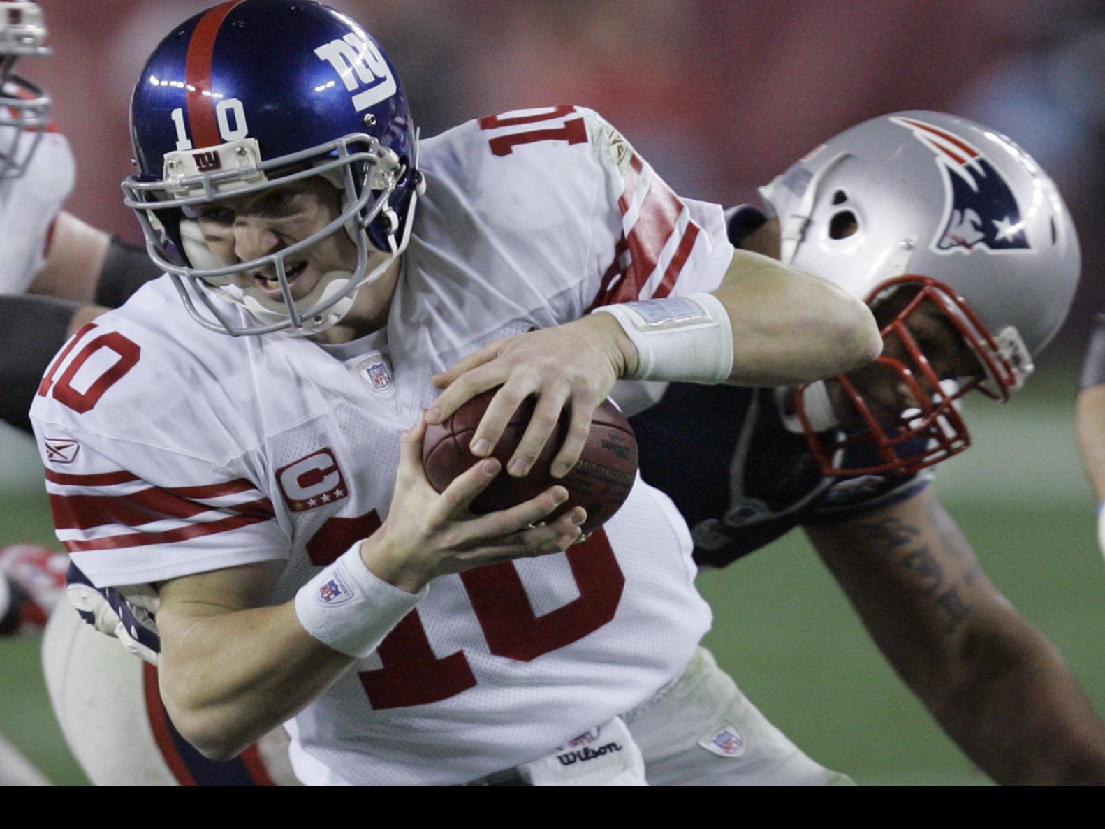 Super Bowl XLII GLENDALE, AZ - FEBRUARY 03: Quarterback Eli Manning #10 of  the New York Giants c…