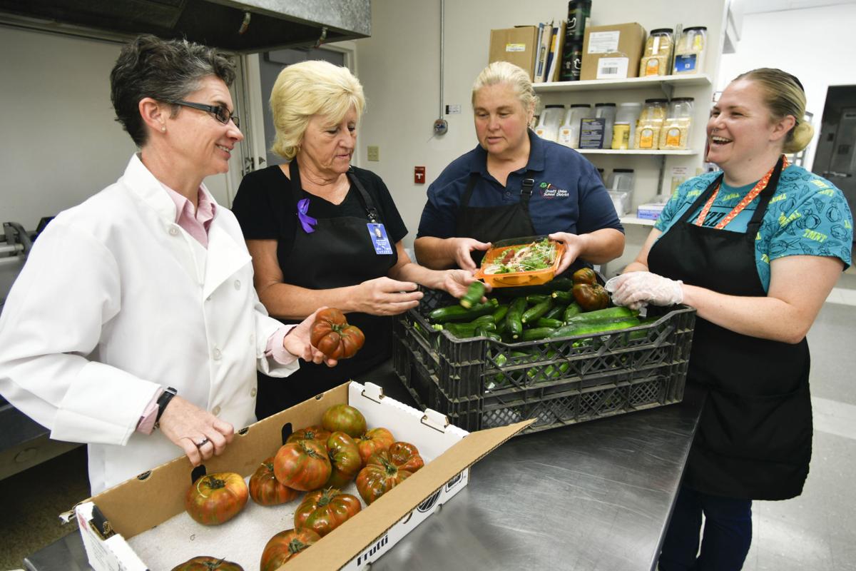 091516 Markee Orcutt food 01.jpg