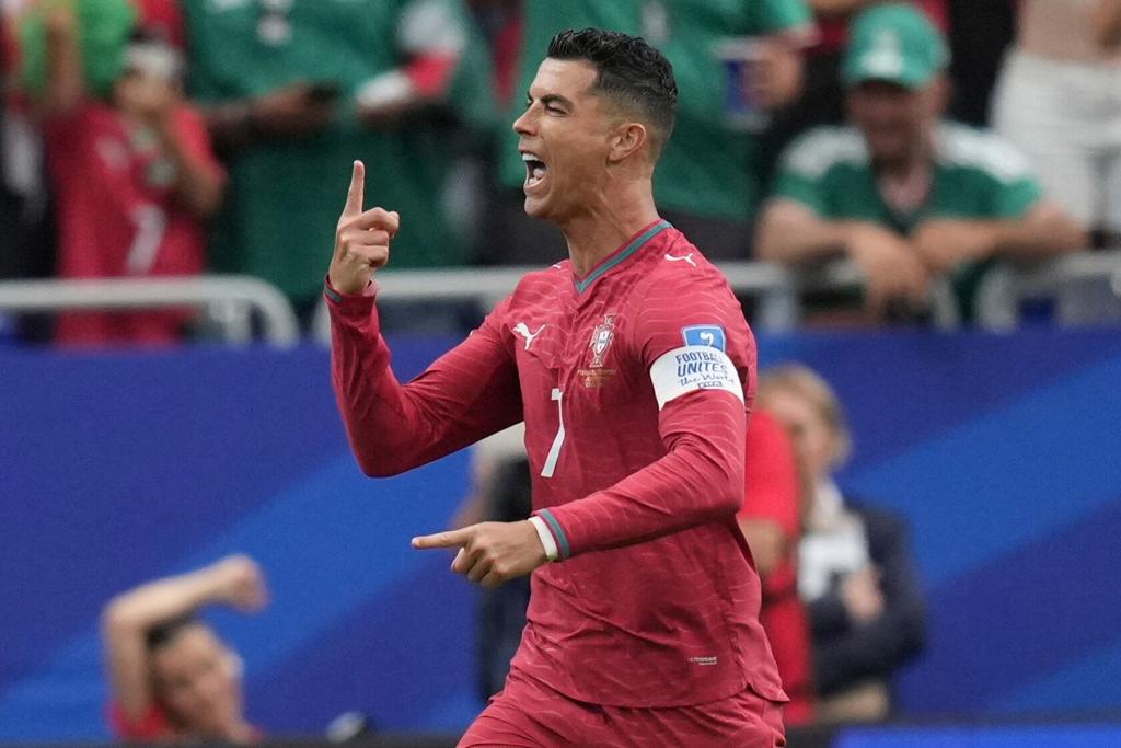 Cristiano Ronaldo silencia las críticas con doblete y Portugal vence 5-0 a  Uzbekistán en el Mundial | Sports | santamariatimes.com
