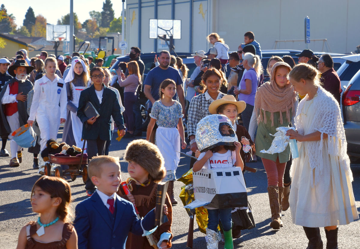 Valley Christian students transform into historical figures for American  Heritage Day, Local News