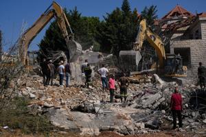 Ataques israelíes matan a 12 en Líbano y otras noticias de Oriente Medio