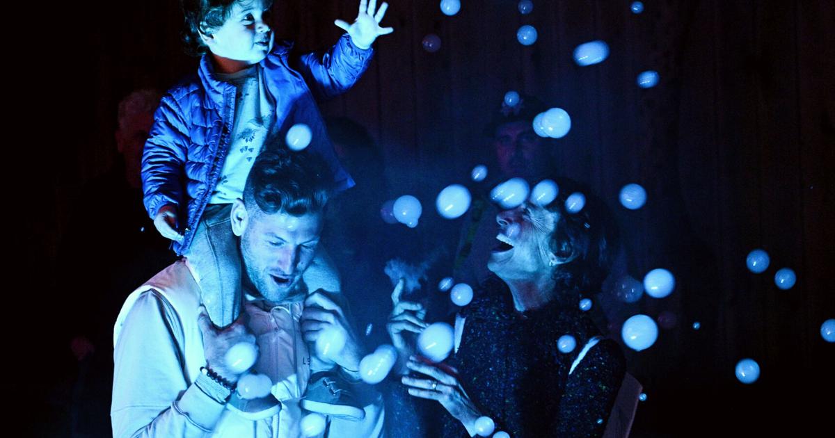 Santa Barbara Zoo transforms into holiday 'ZooLights' night experience Santa Barbara Zoo transforms into holiday 'ZooLights' night experience