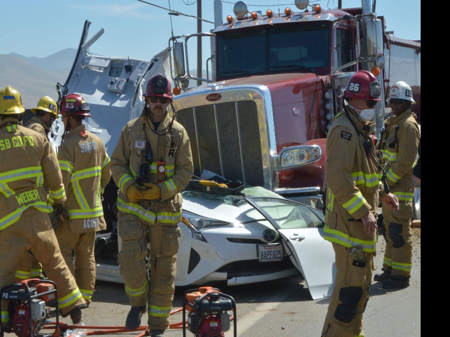 3 Hospitalized With Moderate Injures After Crash Between Big Rig And Prius Local News Santamariatimes Com