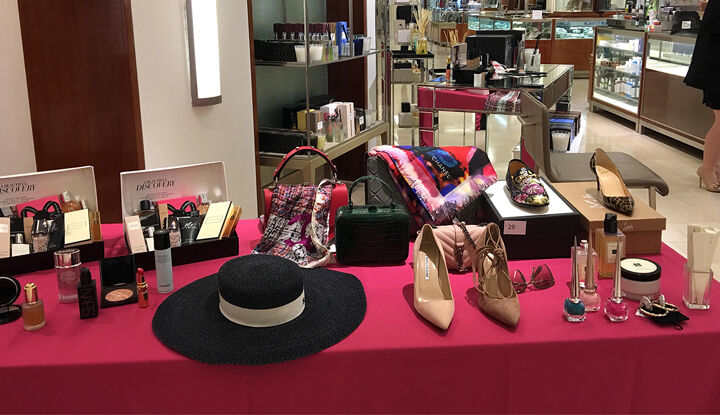 Gucci-Somerset Mall Troy, MI, Showcasing a new line of handbags
