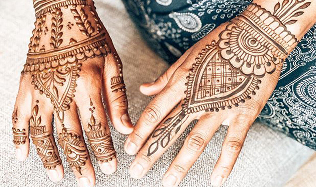 Mehndi Design For Karwa Chauth: करवा चौथ पर इन मेहंदी डिजाइन के साथ बढ़ाएं  हाथों की खूबसूरती - Republic Bharat