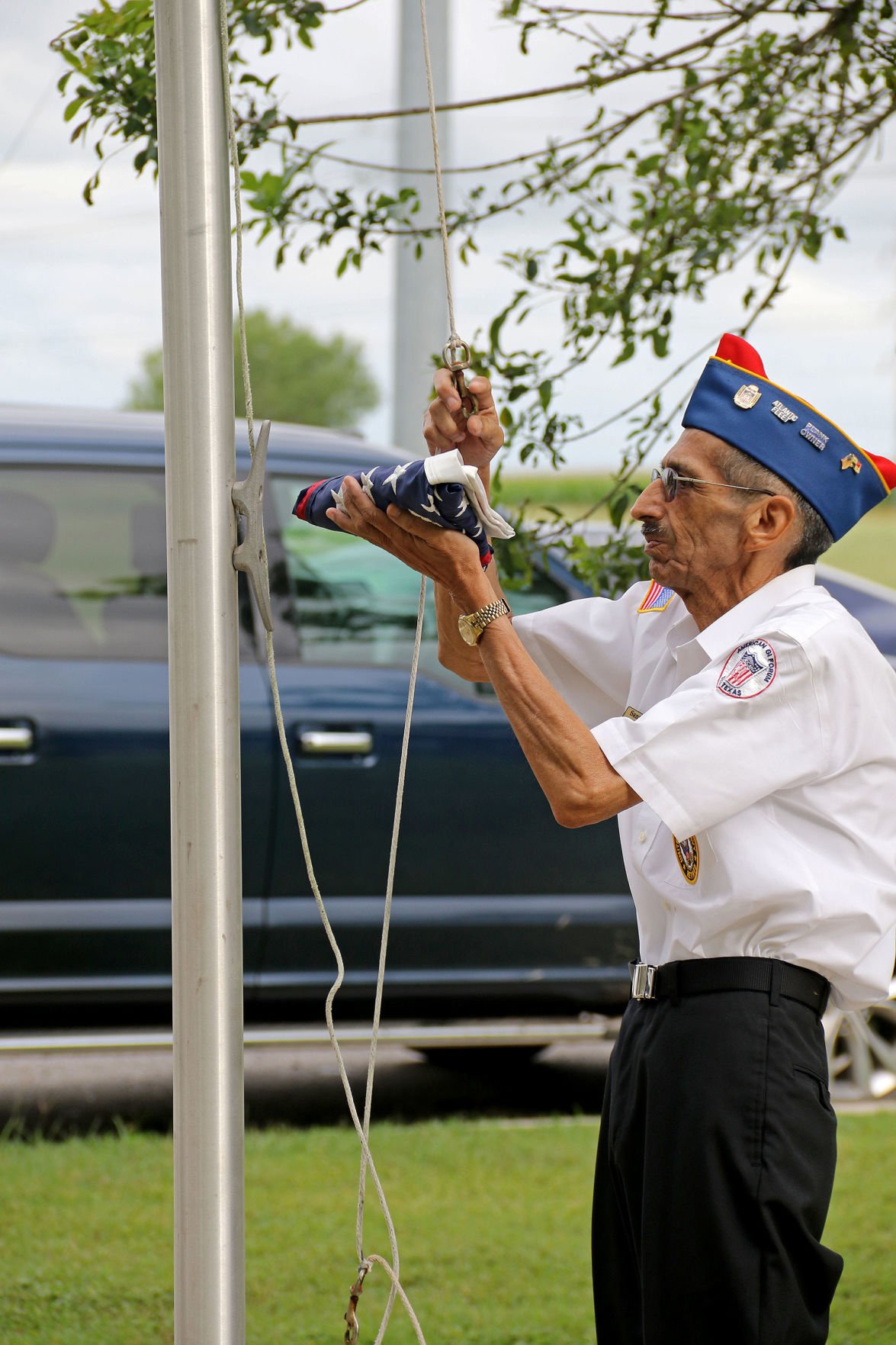 memorial-day-flag-raising-ceremony-photo-galleries-seguingazette