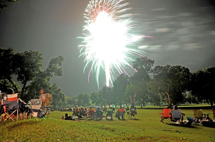 Seguin gets 50 percent refund in fireworks show compromise Alert