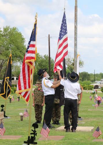Veterans, community honor fallen at Memorial Day ceremony | Photo ...