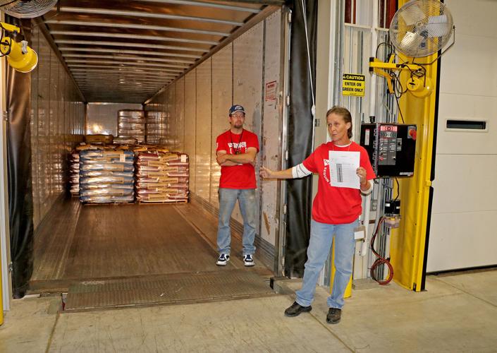 Tractor Supply cuts ribbon on distribution center in Seguin News