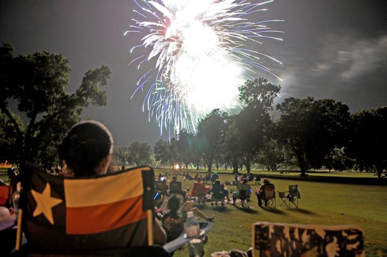 Seguin gets 50 percent refund in fireworks show compromise Alert