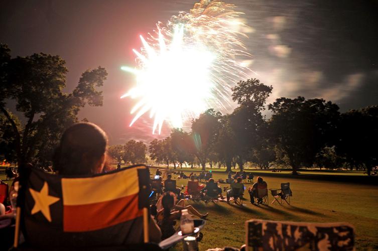 Seguin gets 50 percent refund in fireworks show compromise Alert