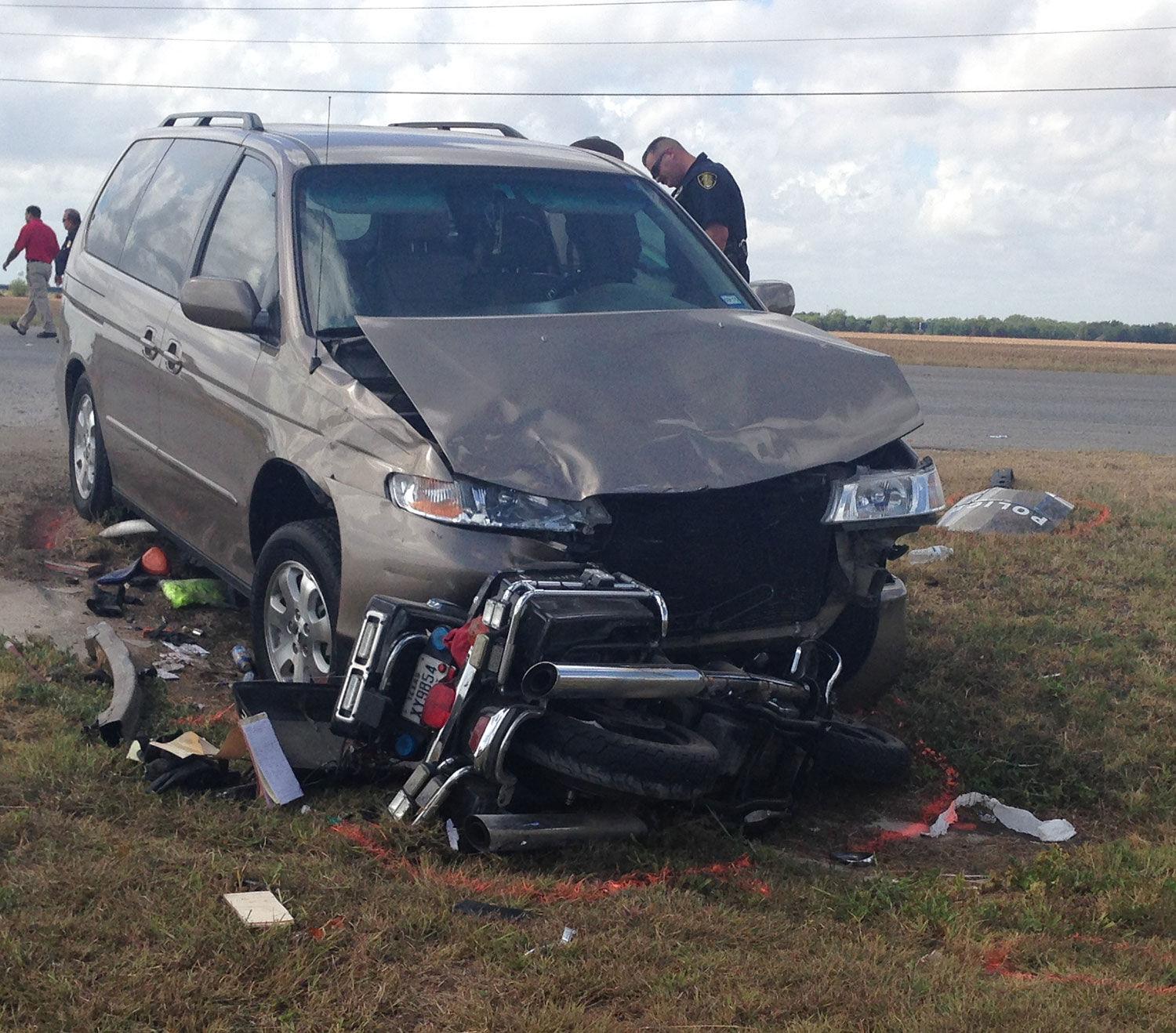 Seguin PD motorcycle officer airlifted after accident Alert