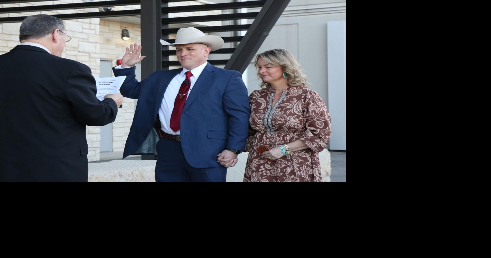 Solemnly swear: Newly elected officials, incumbents take oath of office ...