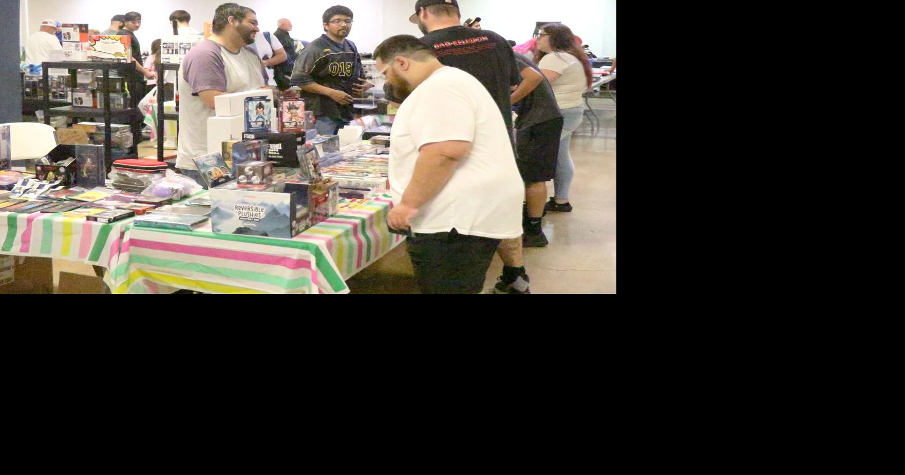 Seguin duo hosts town’s first card show