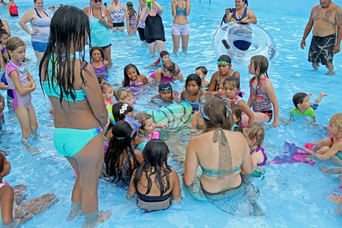Mermaid splashes around in Seguin Wave Pool with area children News