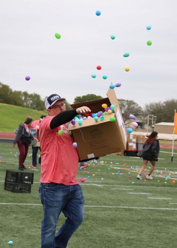Eggstravaganza: Egg hunt brings hundreds together to celebrate Easter ...