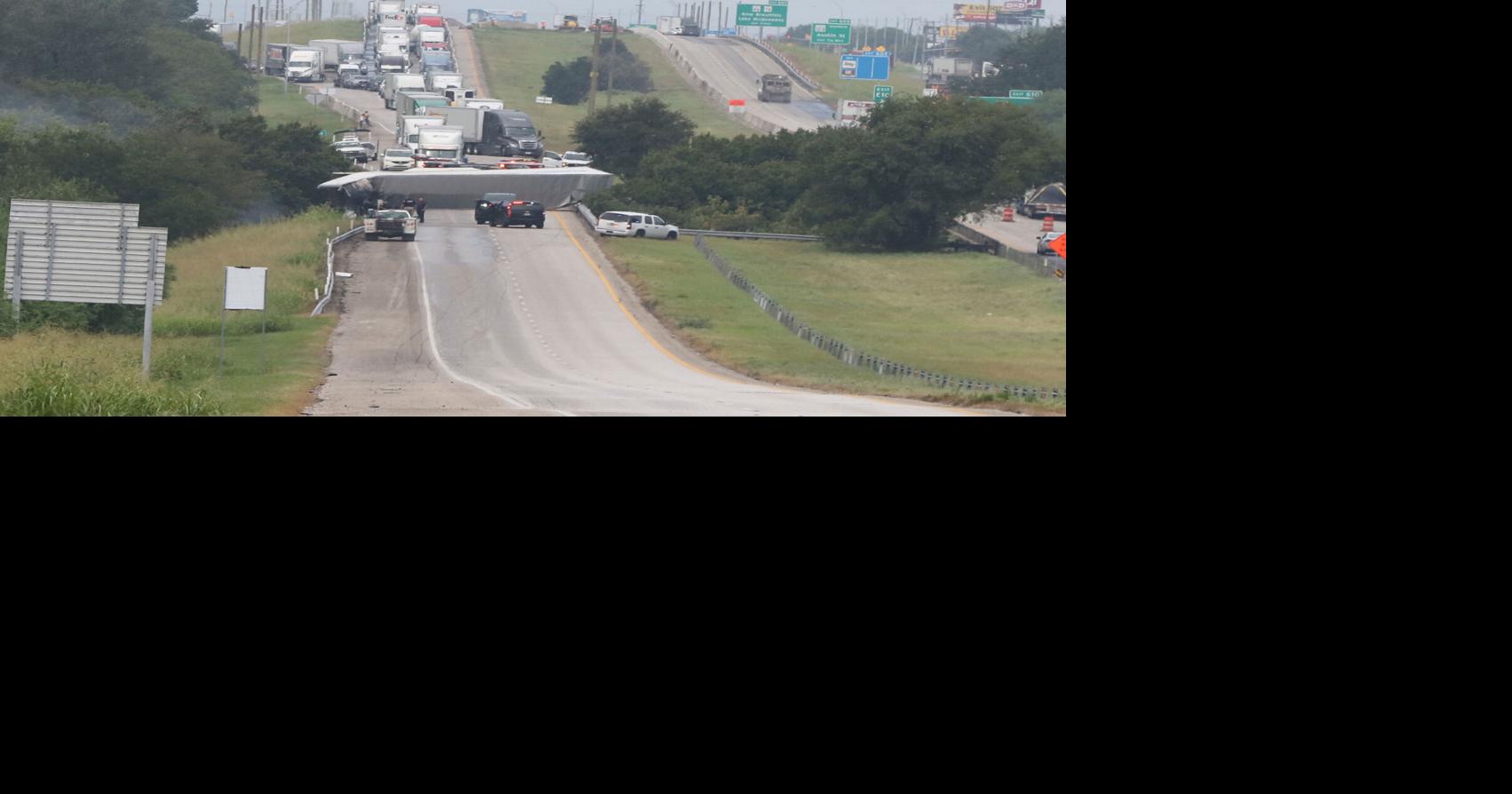 Overturned trailer on I10 snarls traffic for hours | Alert ...