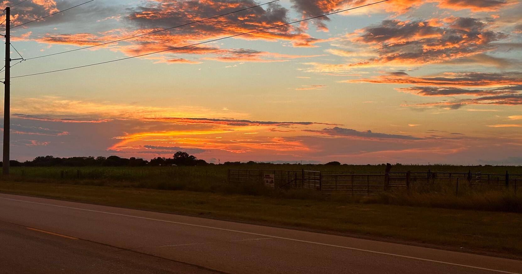 Scientist Captures and Chronicles Breathtaking Sunsets in Atmospheric Study - Vimarsana News