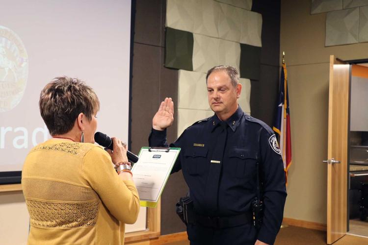 New police chief sworn into office at ceremony | Alert | seguingazette.com