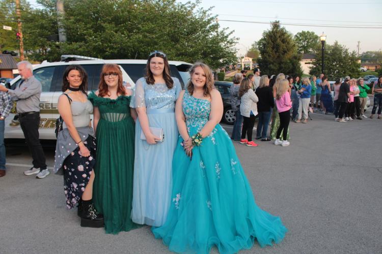 NLHS Prom brings fun, festivities | Community | sentinel-echo.com