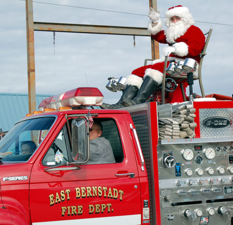 Hundreds attend East Bernstadt parade News