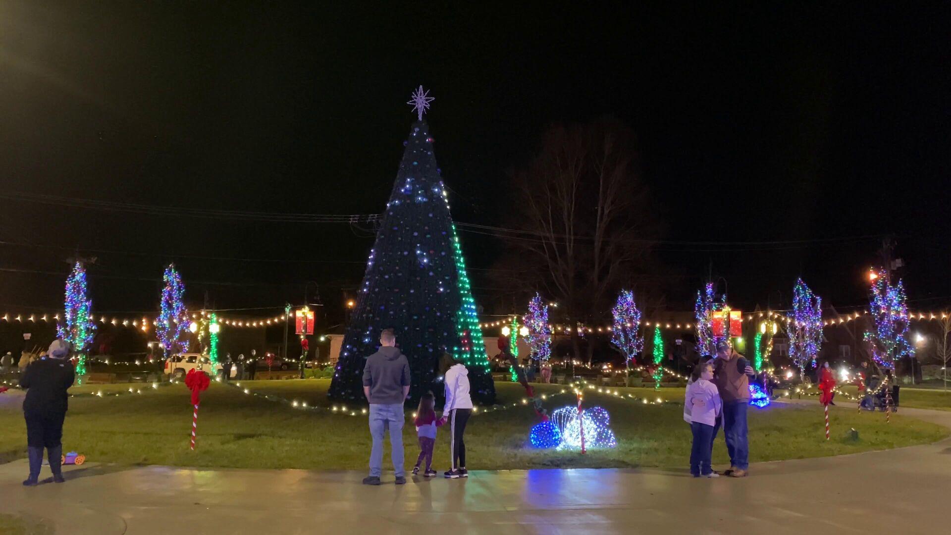 London Ky Christmas On Main 2022 London Christmas Tree In Town Center | Community | Sentinel-Echo.com