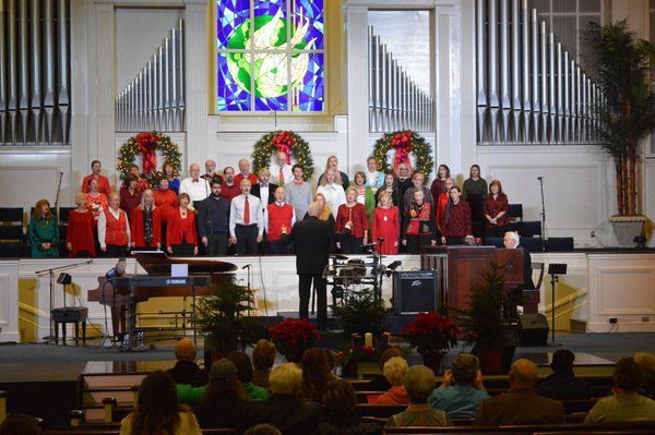 Southeast Kentucky Community Chorus sings carols at First Baptist ...