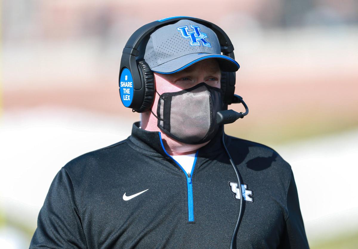 Stoops Considering Qb Options To Jumpstart Offense Sports Sentinel Echo Com