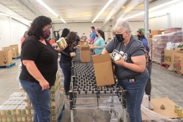God's Pantry, volunteers pack 950 baskets for 'Sharing Thanksgiving' program