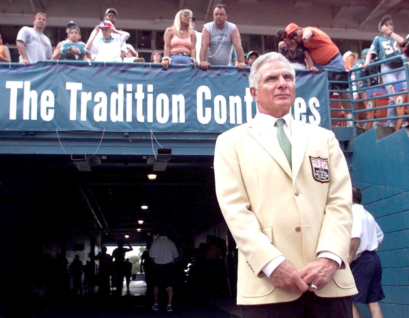 Hall of Fame linebacker Nick Buoniconti, part of Dolphins' unbeaten 1972  squad, dies