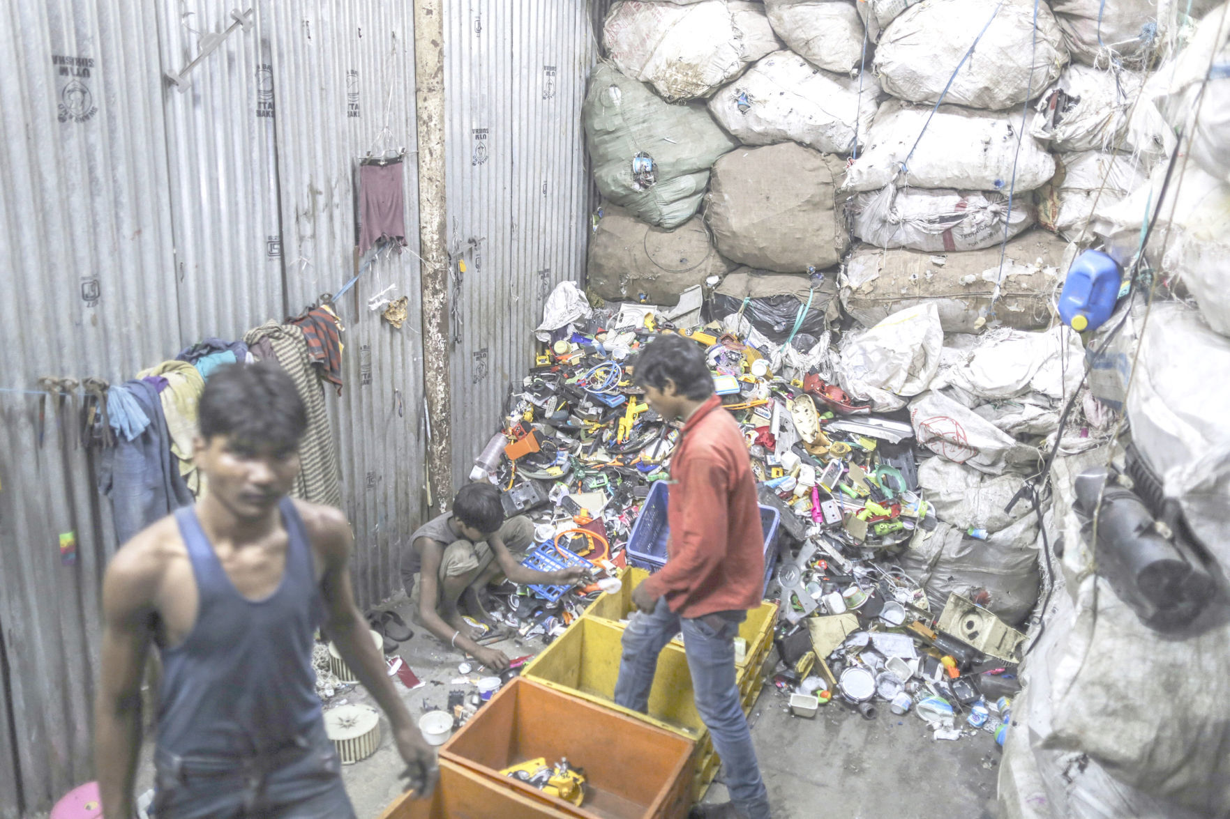 Mumbai Hopes To Clean Up By Criminalizing Plastic Bags | National And ...