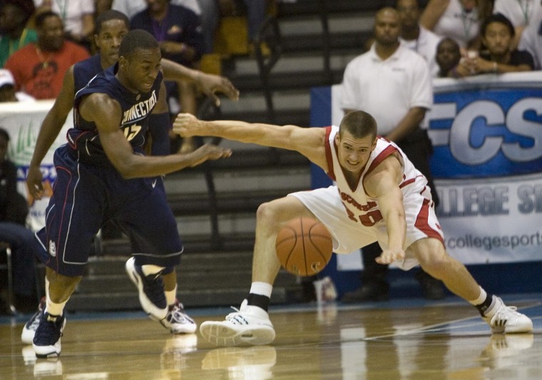 UConn, Tar Heels Roll To Tourney Wins | National | Sentinelsource.com