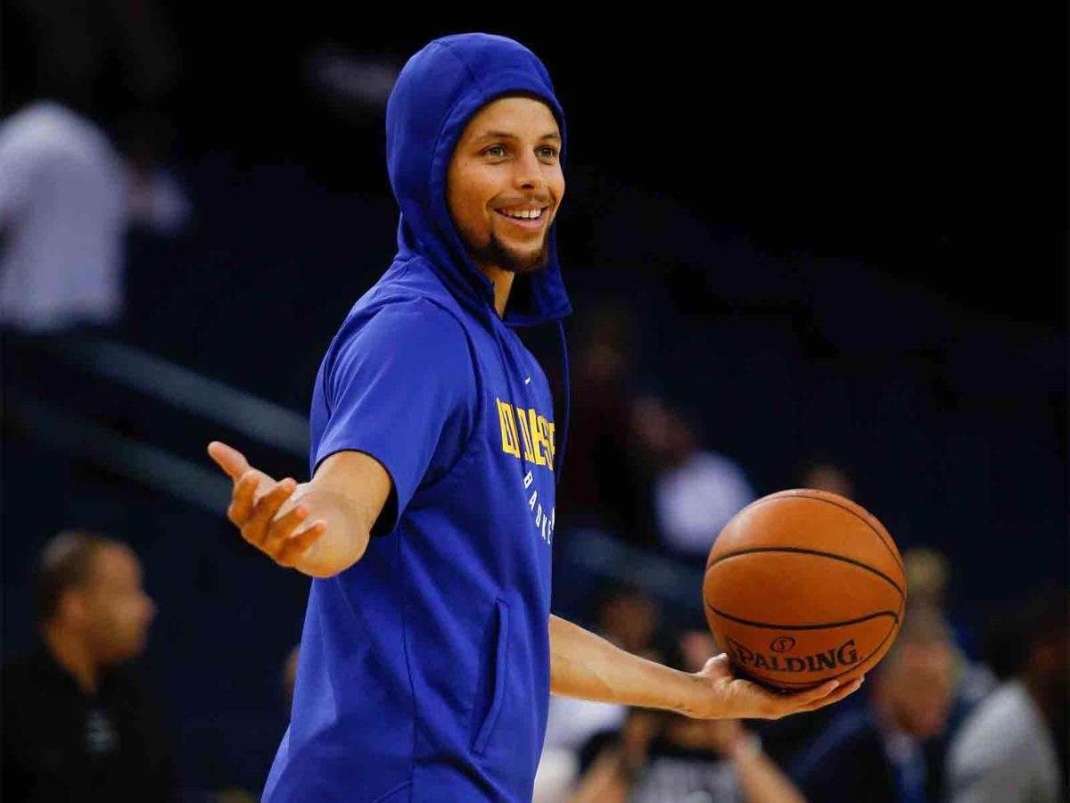 Steph Curry honors Warriors legends by wearing their jerseys