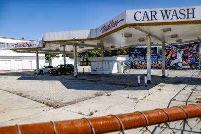 Vacant gas station at 400 Divisadero St.