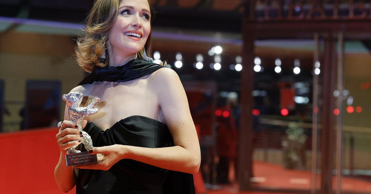 Rose Byrne can, and does, do it all