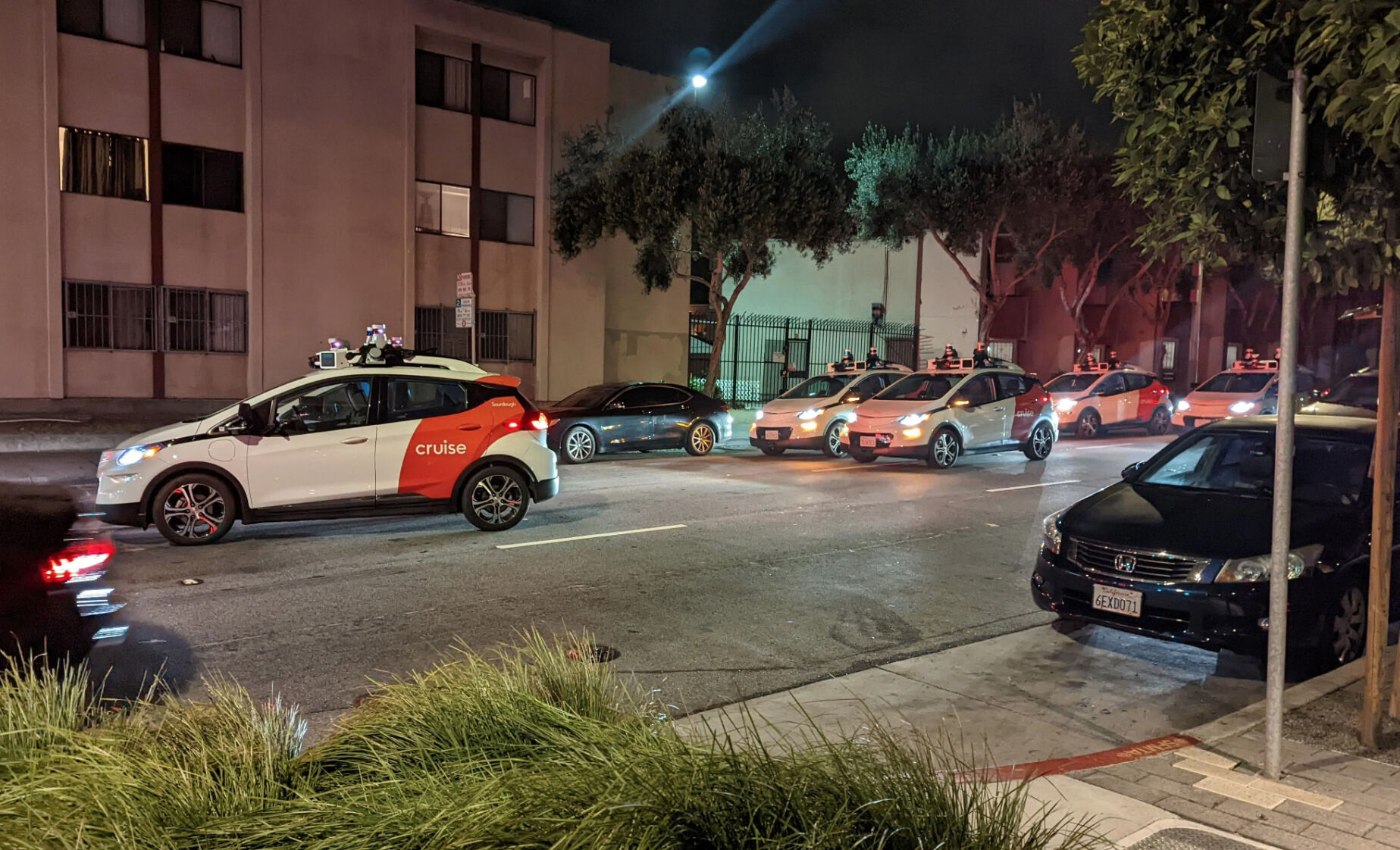 Cruise driverless cars blocked traffic for hours Tuesday night