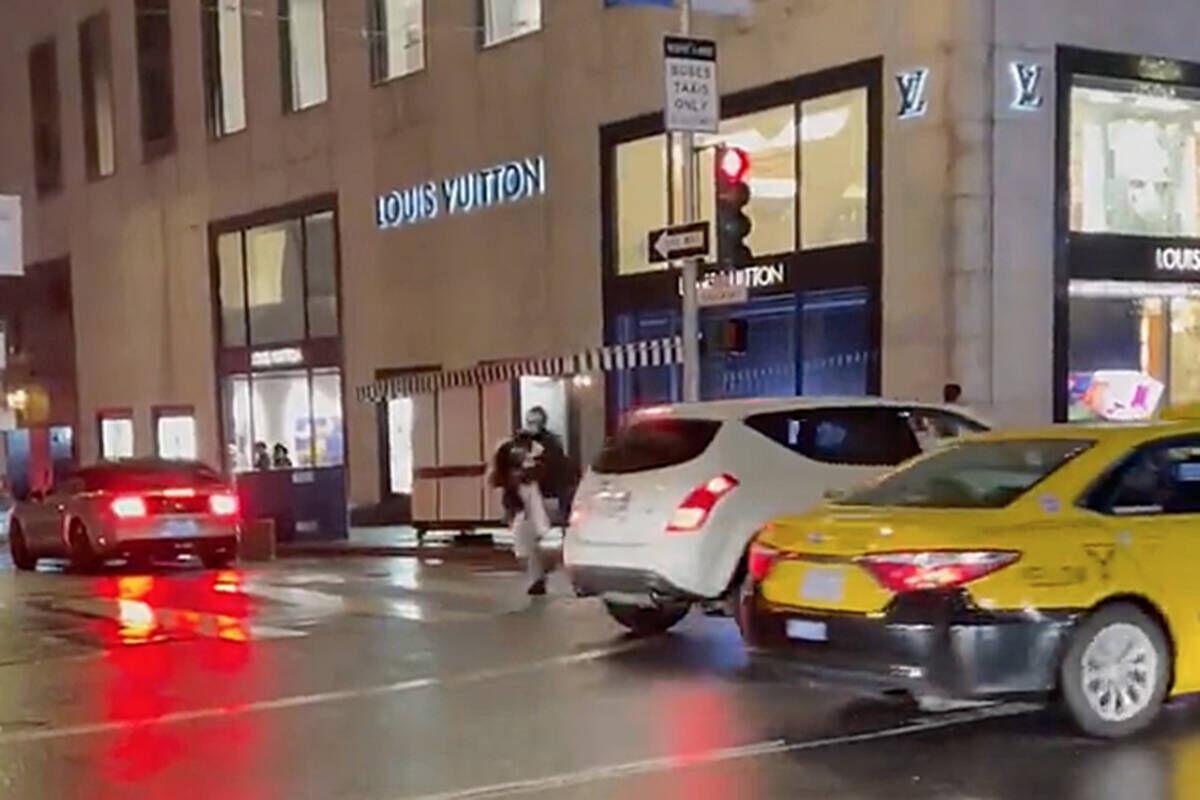 Police Chase Suspects in San Francisco Louis Vuitton Store Robbery