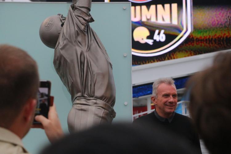 49ers to unveil statues of Dwight Clark, Joe Montana