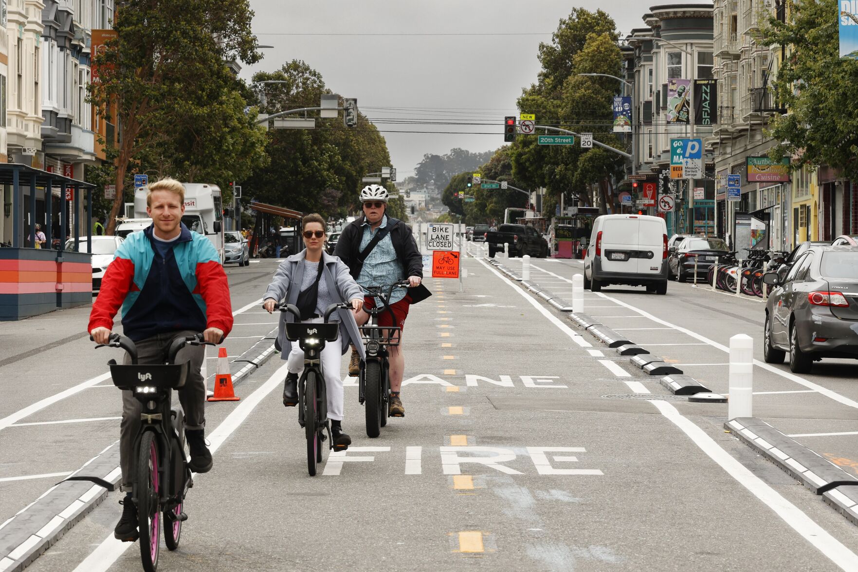 Valencia Street center bike lane unites critics, advocates