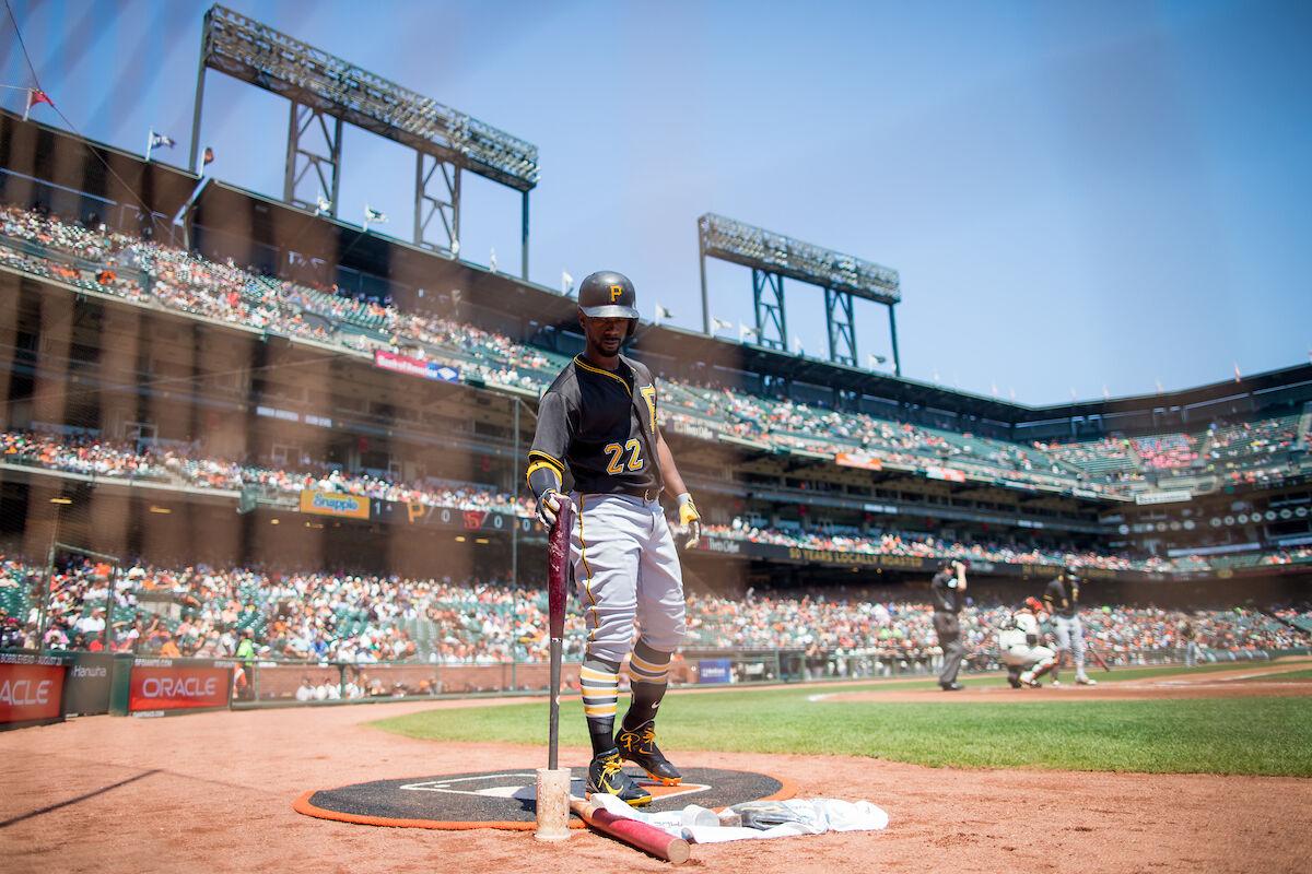 Giants acquire Andrew McCutchen, report says