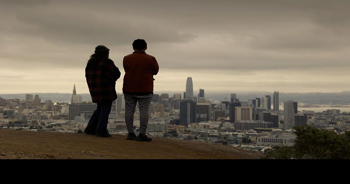 Photos, not words, lift fog of simplistic SF stories