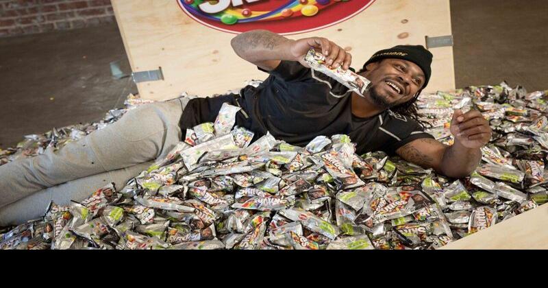 Marshawn Lynch caught eating Skittles before Super Bowl