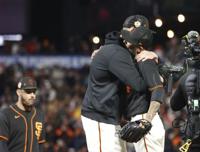 Hunter Pence removes emotional Sergio Romo from final Giants