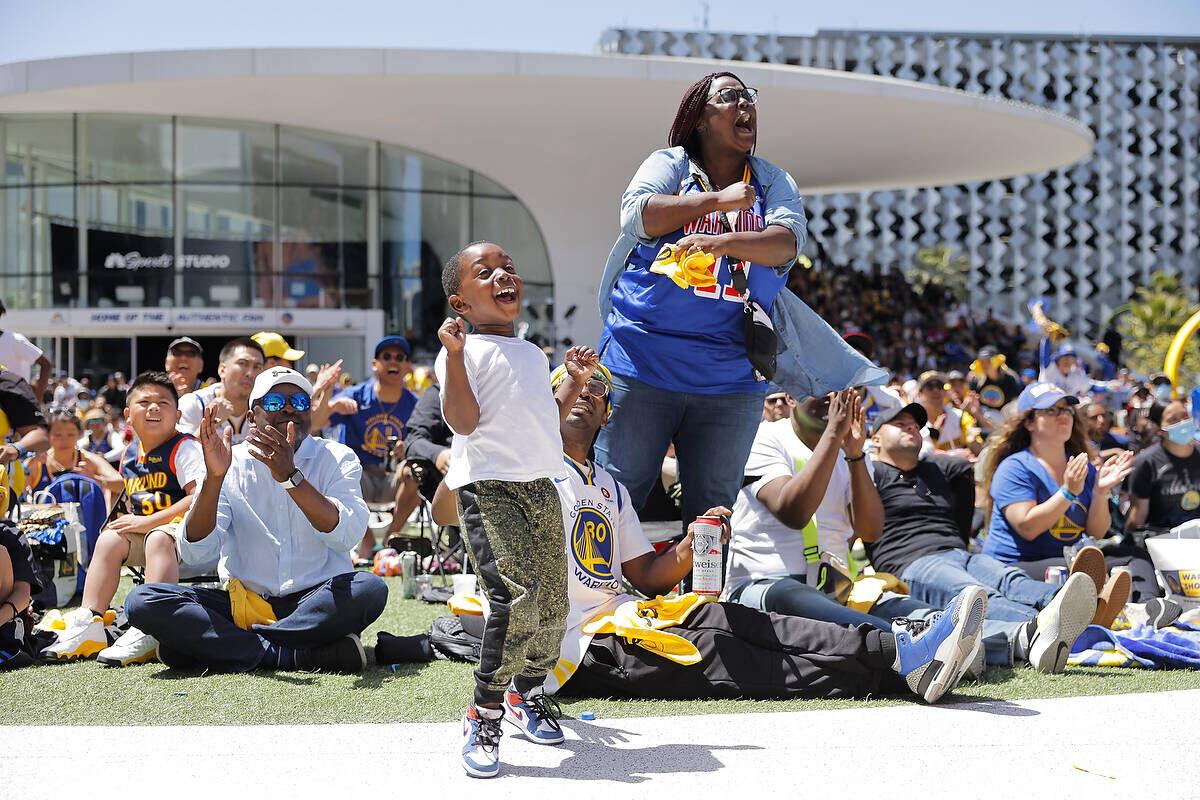 Live @ Chase Center Golden State Warriors fans go crazy in San