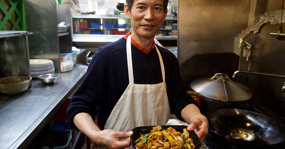 Chinatown fixture Yuet Lee prepares for New Year with new leadership in the  kitchen | Archives 