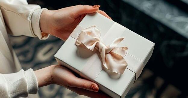 15 Luxurious Gifts To Spoil Your Favorite Taurus With - Vimarsana News