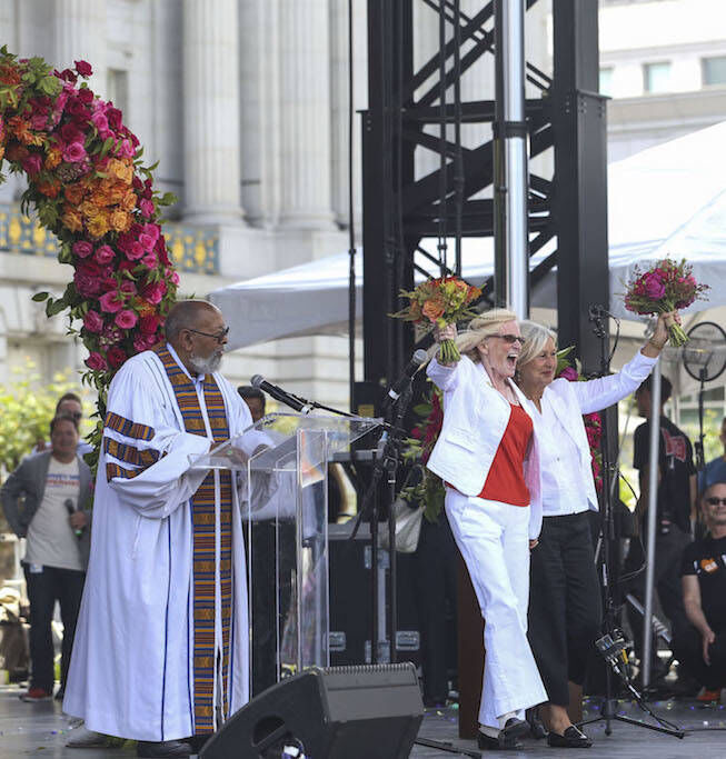 It gives me goose bumps': Why the 49ers' first-ever appearance in San  Francisco's pride parade is a big deal for the area's gay community - The  Athletic