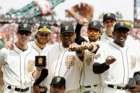 San Francisco Giants receive World Series Rings in pregame