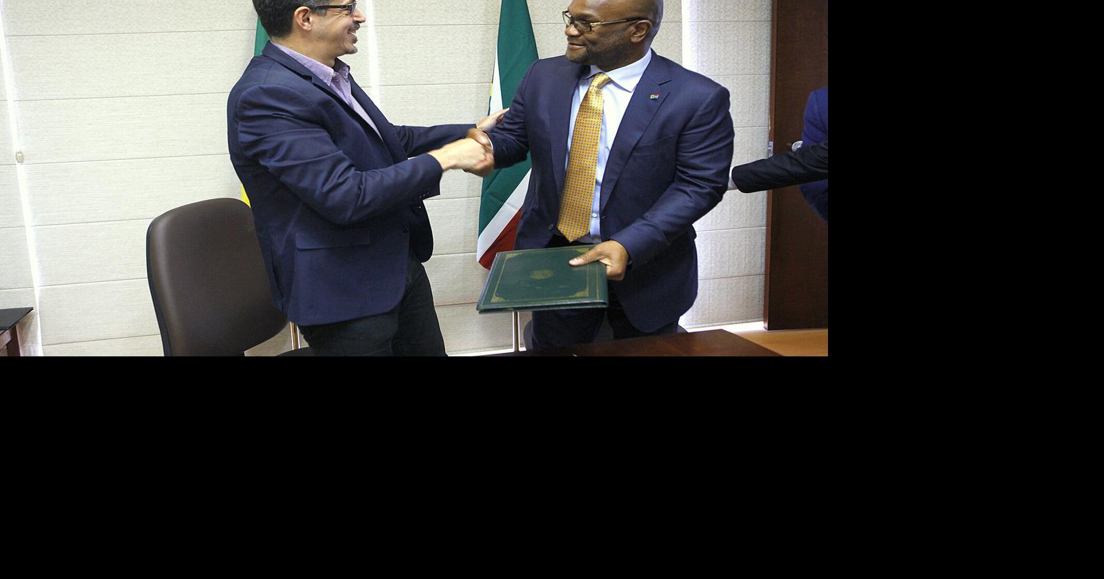 L'Ambassadeur d'Afrique du Sud en France, Nathi Mthethwa, Retrouvé Mort à Paris ; Enquête Ouverte